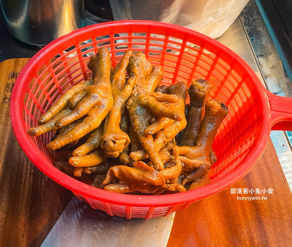 新店【追蕾醬香黑鴨】無醬油古式滷法滷味，入口秒被圈粉，一吃上癮停不下來！