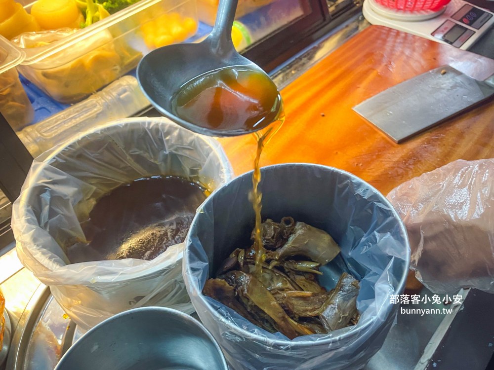 新店【追蕾醬香黑鴨】無醬油古式滷法滷味，入口秒被圈粉，一吃上癮停不下來！