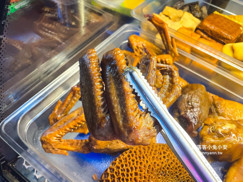 新店【追蕾醬香黑鴨】無醬油古式滷法滷味，入口秒被圈粉，一吃上癮停不下來！