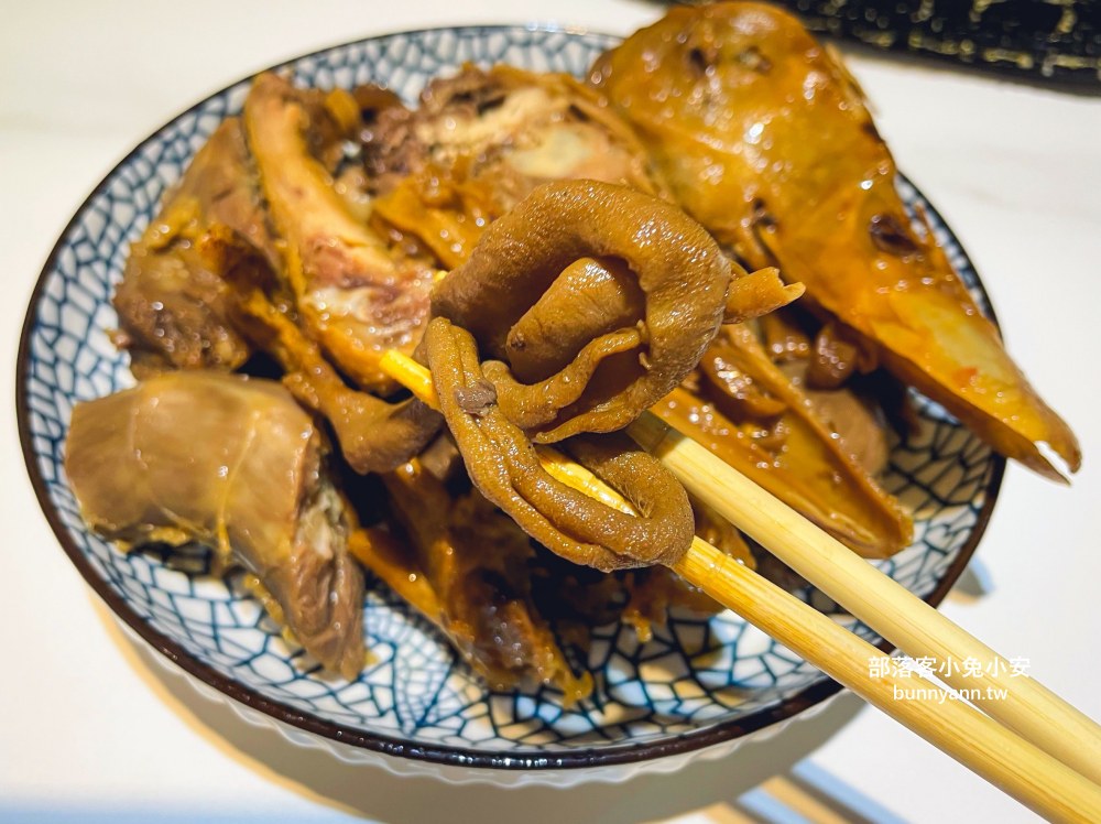 新店【追蕾醬香黑鴨】無醬油古式滷法滷味，入口秒被圈粉，一吃上癮停不下來！
