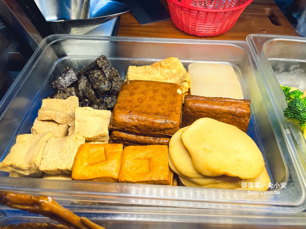 新店【追蕾醬香黑鴨】無醬油古式滷法滷味，入口秒被圈粉，一吃上癮停不下來！