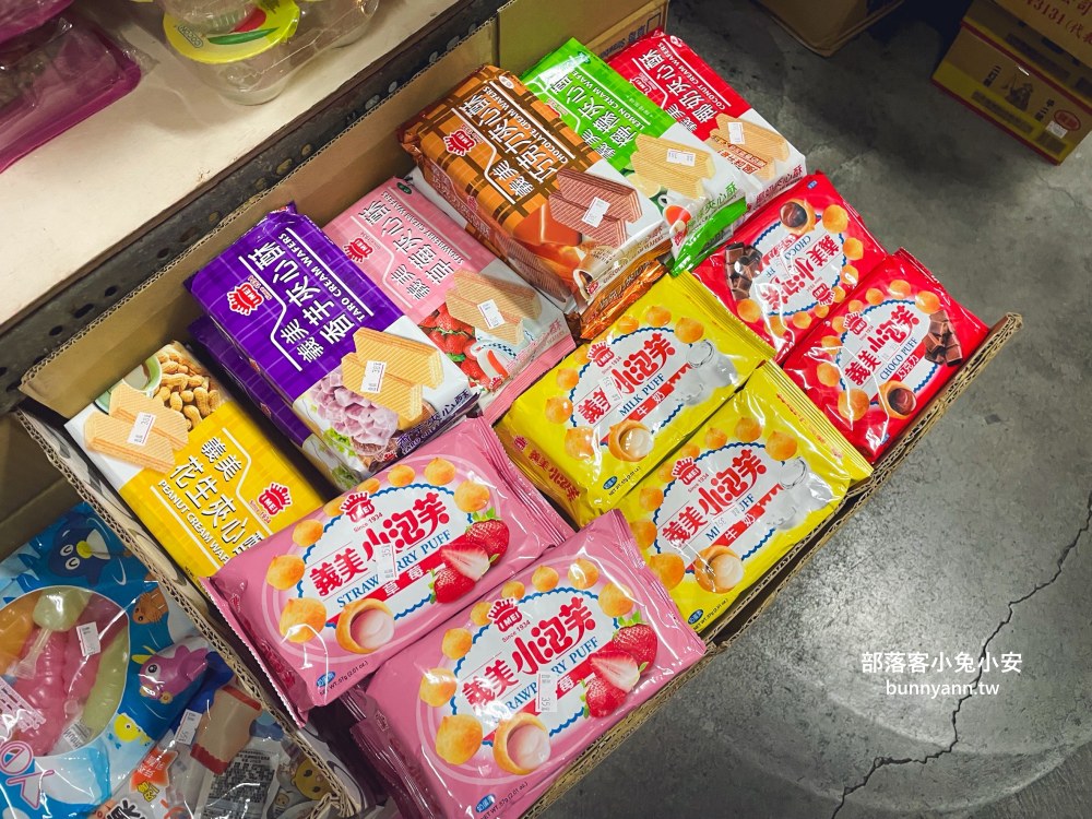 嘉義【金花食品】大包零食50元起，還有秤重的糖果餅乾超好買