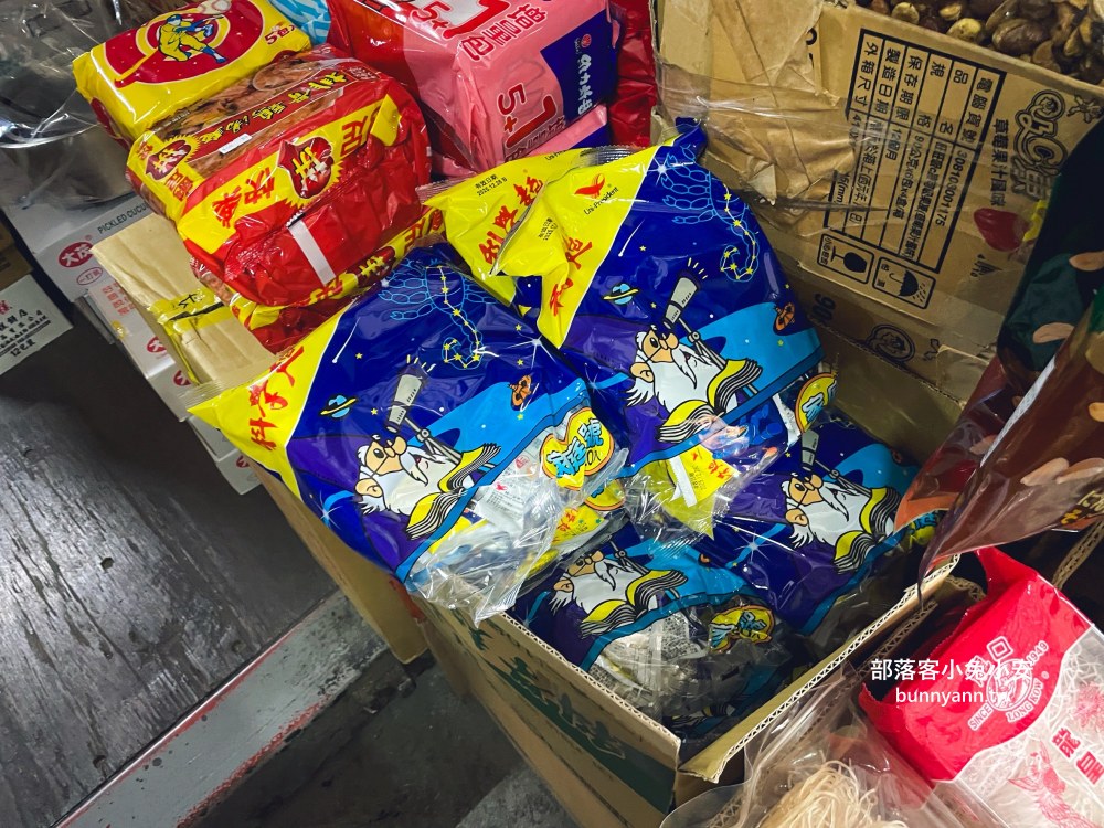 嘉義【金花食品】大包零食50元起，還有秤重的糖果餅乾超好買