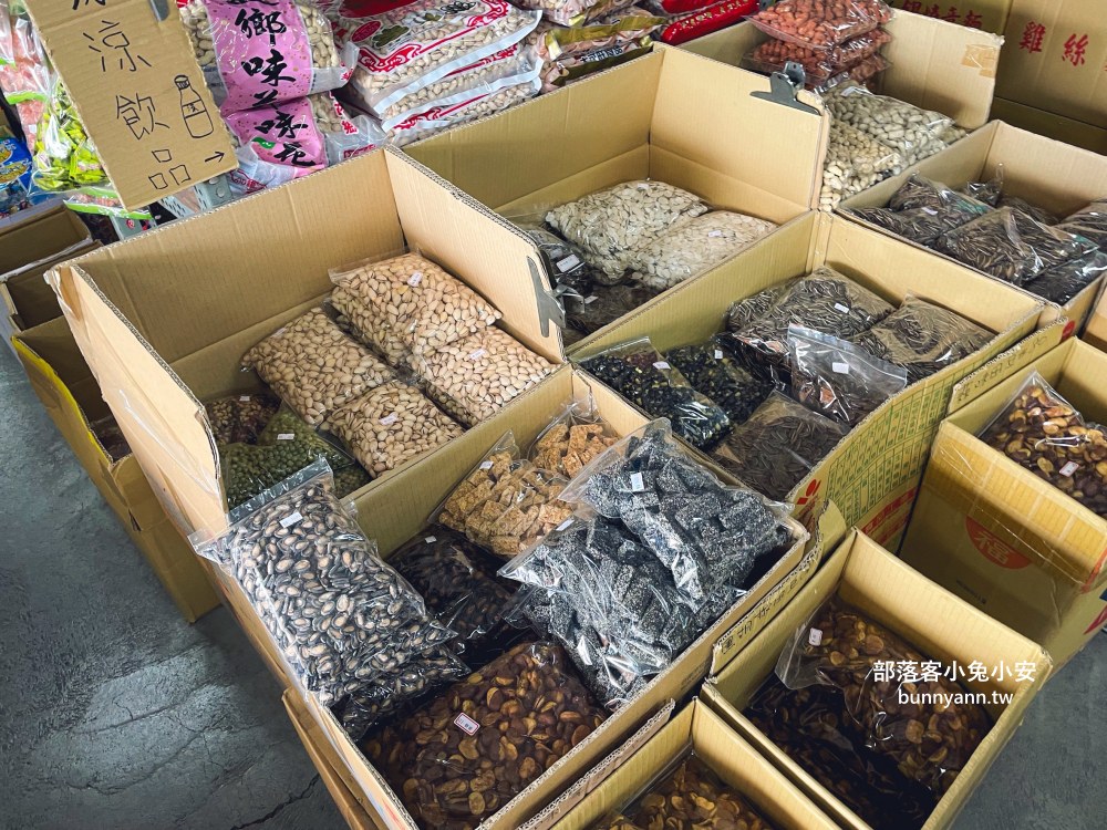 嘉義【金花食品】大包零食50元起，還有秤重的糖果餅乾超好買