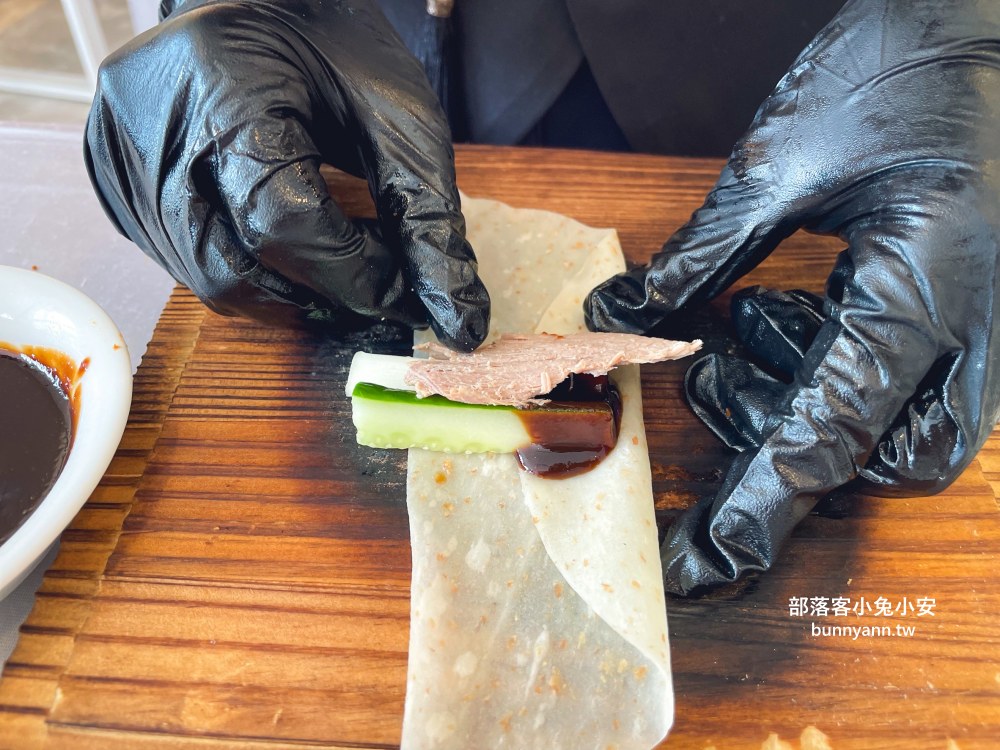 礁溪【龍爺鳳娘會館】皮經典的脆皮烤鴨！一鴨五吃神等級的宜蘭櫻桃鴨