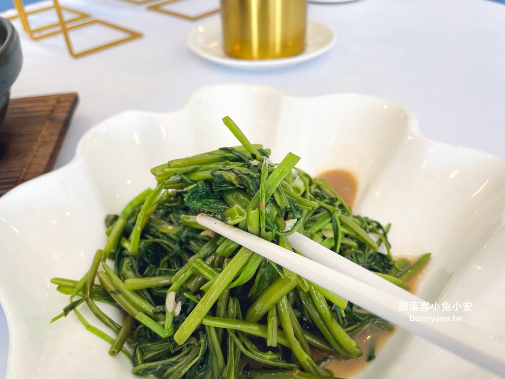 礁溪【龍爺鳳娘會館】皮經典的脆皮烤鴨！一鴨五吃神等級的宜蘭櫻桃鴨