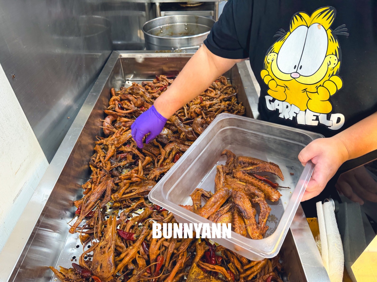 台北信義美食【追蕾醬香黑鴨】隱藏版現撈現滷超銷魂，必點特價滷味組合CP值爆表！