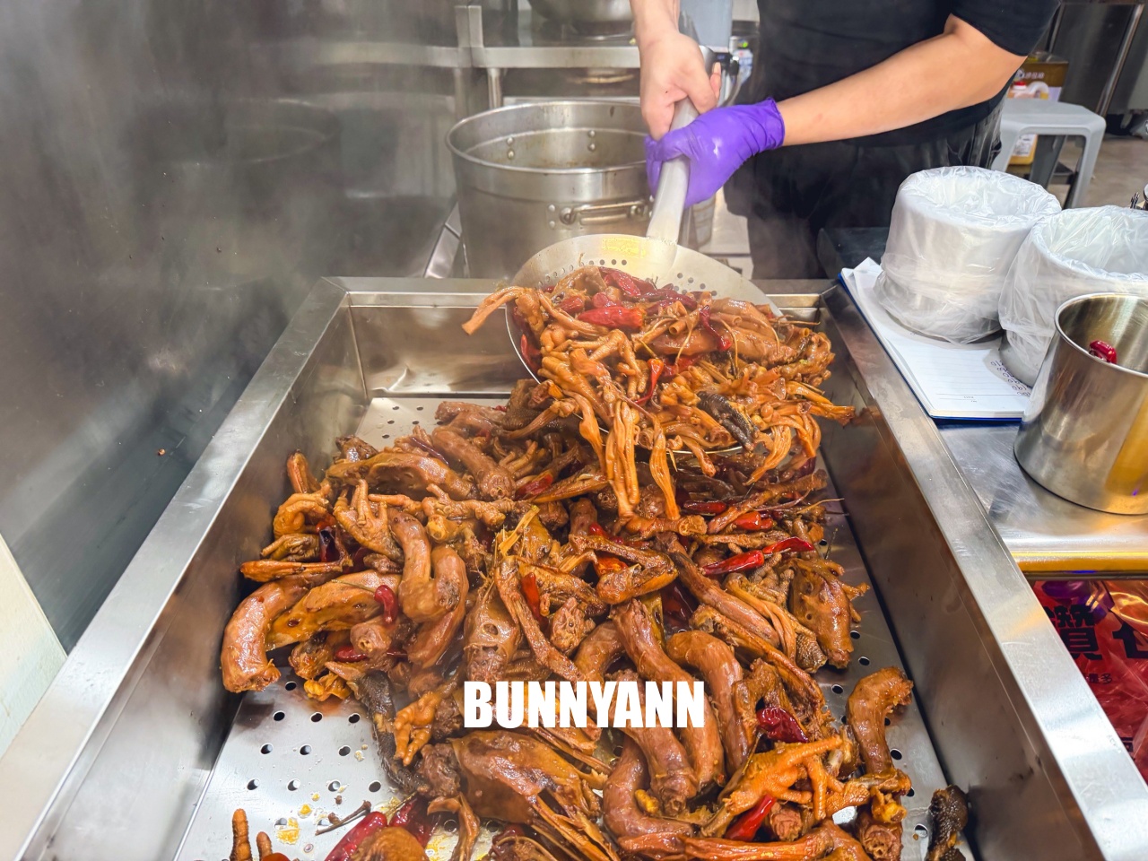 台北信義美食【追蕾醬香黑鴨】隱藏版現撈現滷超銷魂，必點特價滷味組合CP值爆表！