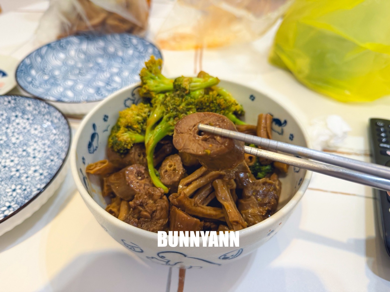 台北信義美食【追蕾醬香黑鴨】隱藏版現撈現滷超銷魂，必點特價滷味組合CP值爆表！