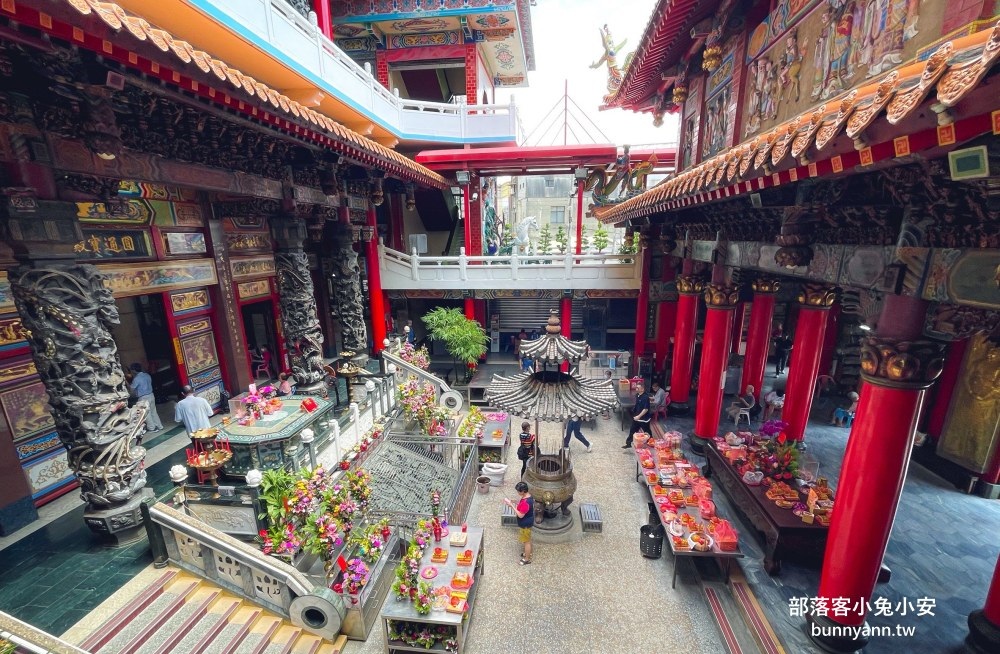 台中「清水紫雲巖」香火鼎盛觀音廟，後花園山洞石窟探險好地方 @小兔小安*旅遊札記