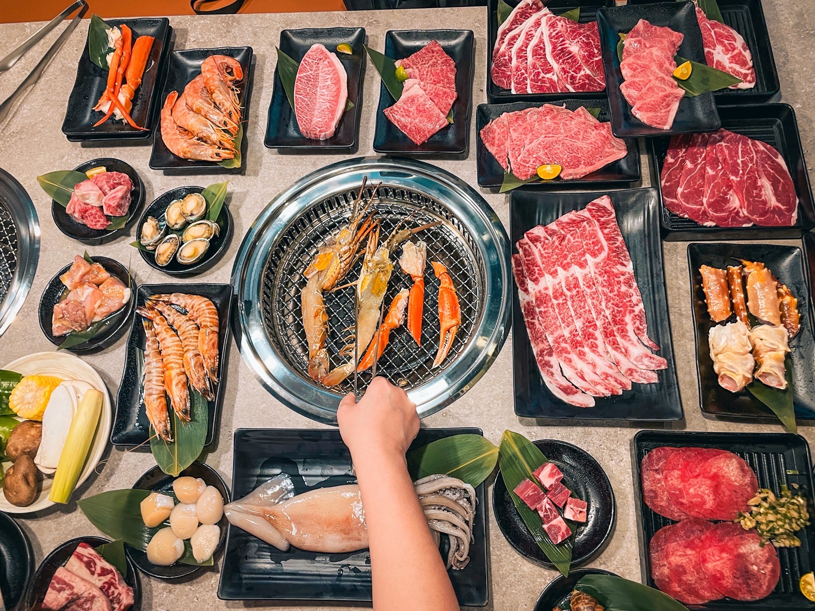 三柒燒肉專門店大安敦化店，628元就能享火鍋+燒烤吃到飽