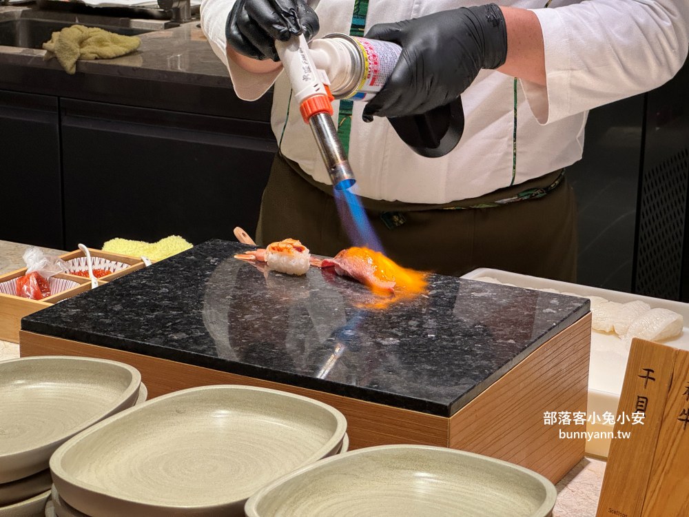 高雄【島語高雄漢神店】漢神商圈最強吃到飽餐廳，島語自助餐訂位技巧給你