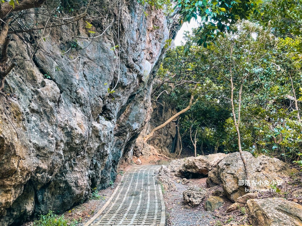 屏東【社頂自然公園】繞一圈半小時的礁岩洞穴環山步道