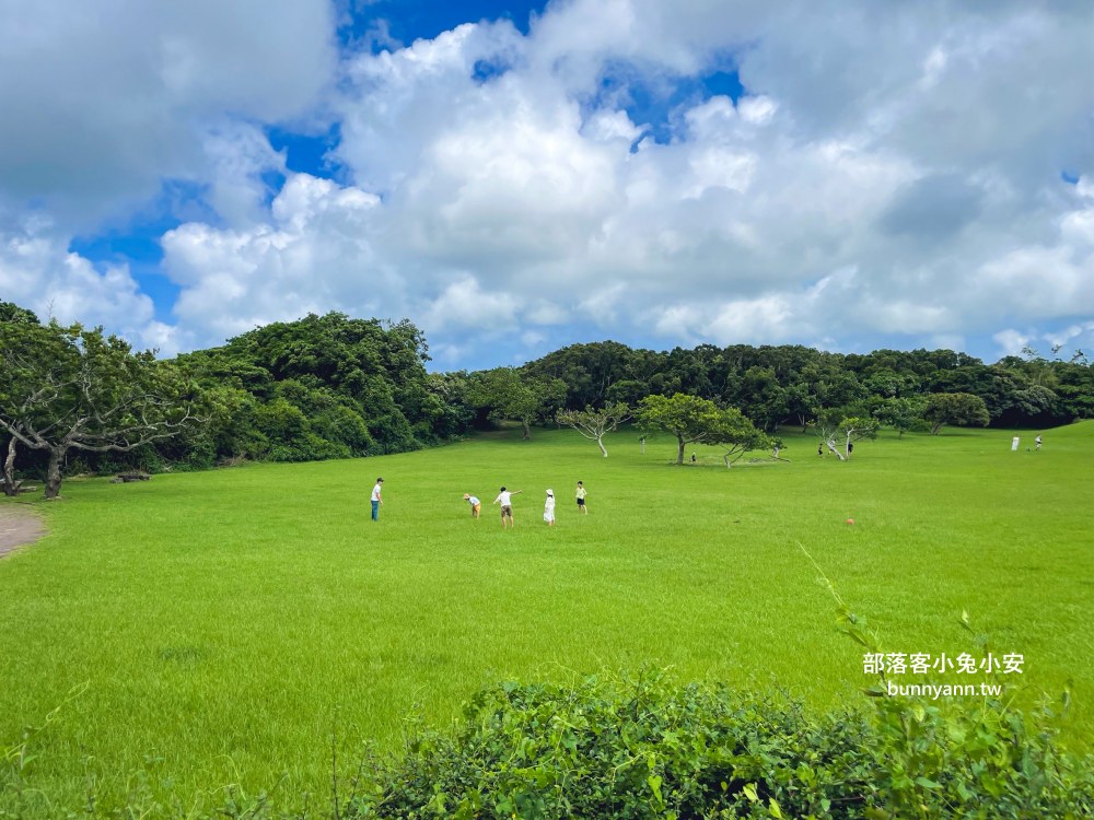 沒想到墾丁還有這種地方！珊瑚礁步道藏在森林裡，大片草原讓小孩玩翻