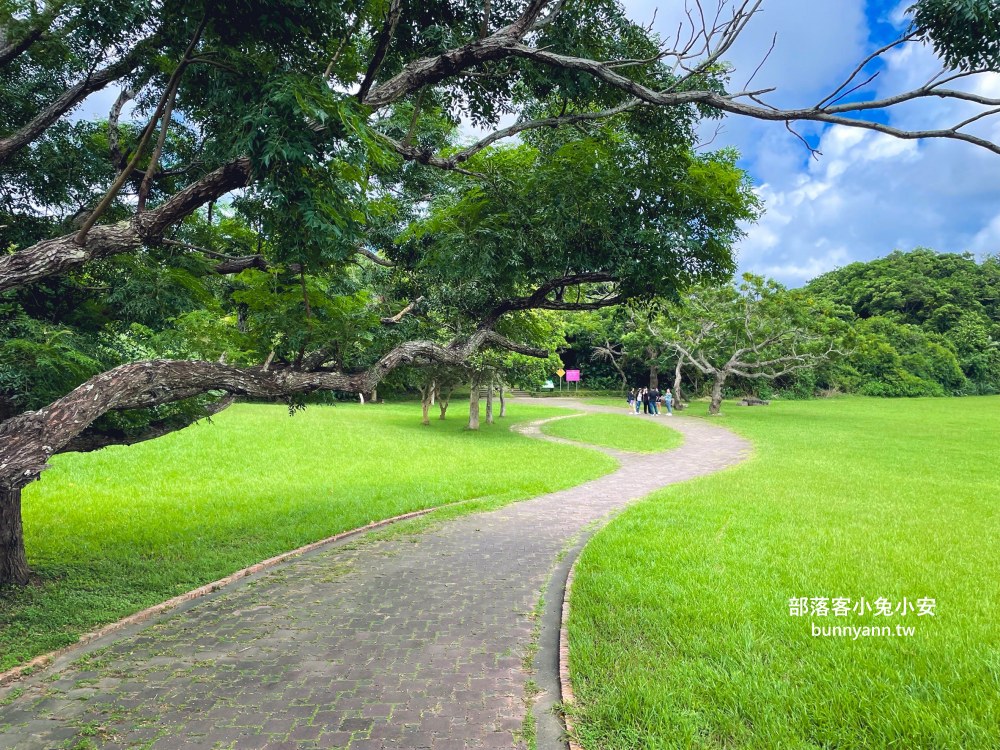 屏東【社頂自然公園】繞一圈半小時的礁岩洞穴環山步道