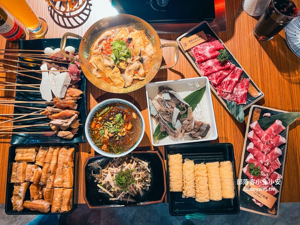 西門町美食【ABV串串啤酒館西門店】高CP值串串火鍋，超過食材50款任選