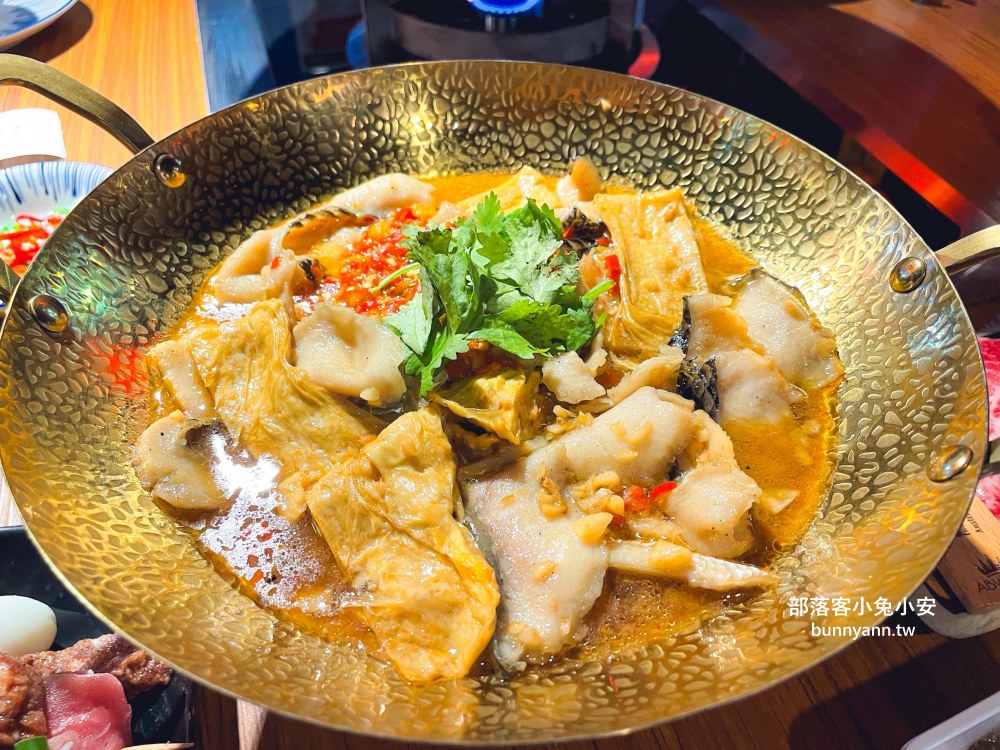 西門町美食【ABV串串啤酒館西門店】高CP值串串火鍋，超過食材50款任選