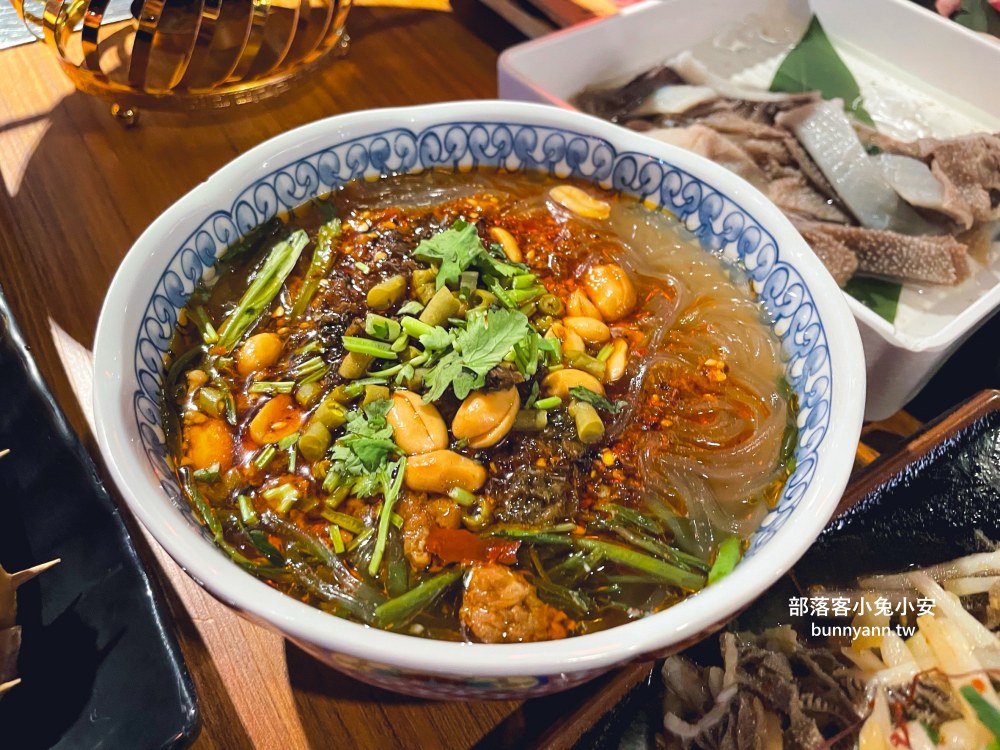 西門町美食【ABV串串啤酒館西門店】高CP值串串火鍋，超過食材50款任選