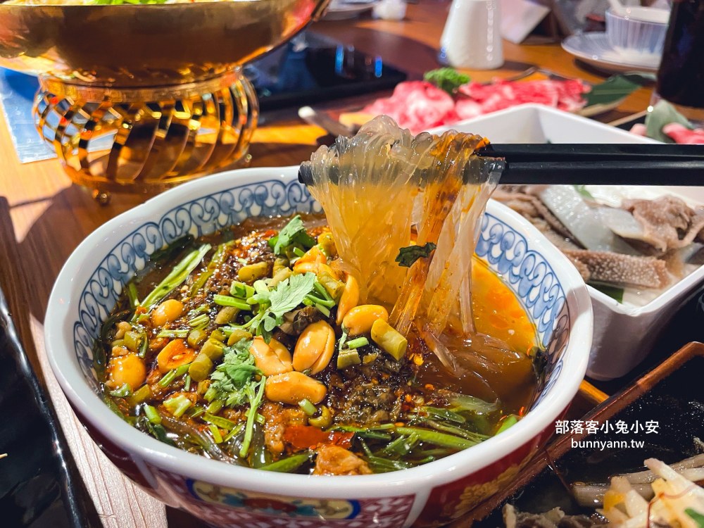 西門町美食【ABV串串啤酒館西門店】高CP值串串火鍋，超過食材50款任選