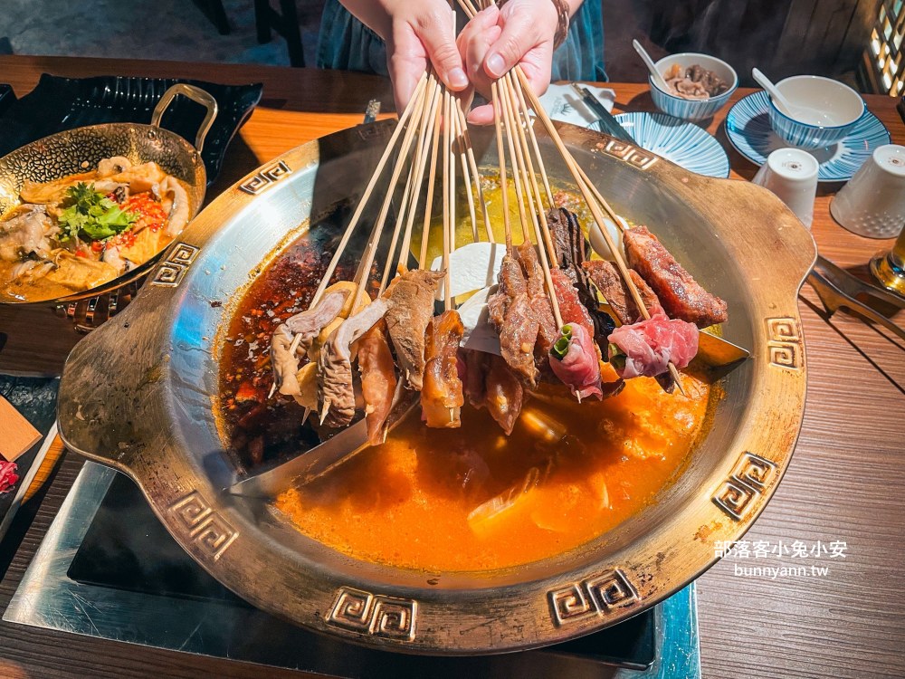 西門町美食【ABV串串啤酒館西門店】高CP值串串火鍋，超過食材50款任選