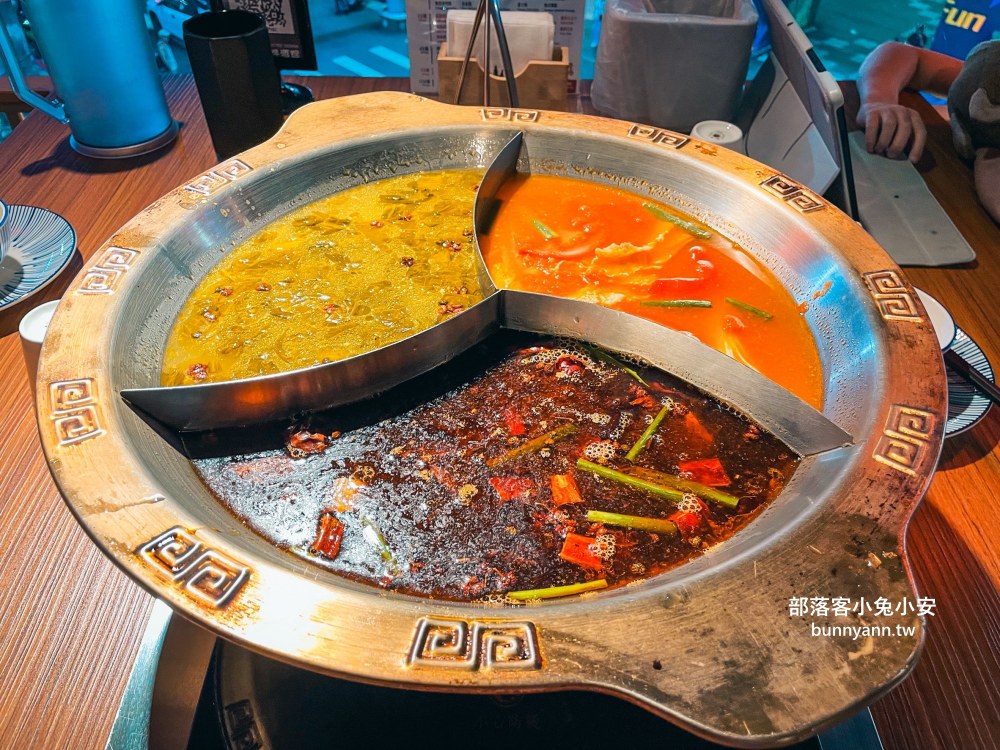 西門町美食【ABV串串啤酒館西門店】高CP值串串火鍋，超過食材50款任選