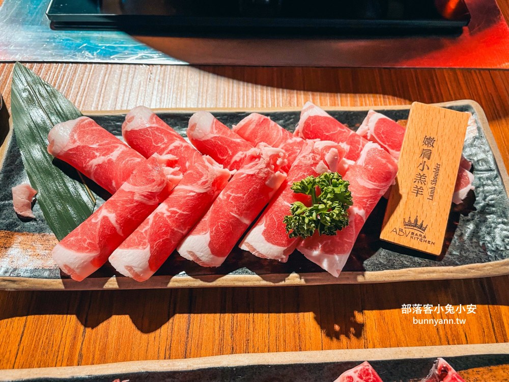 西門町美食【ABV串串啤酒館西門店】高CP值串串火鍋，超過食材50款任選