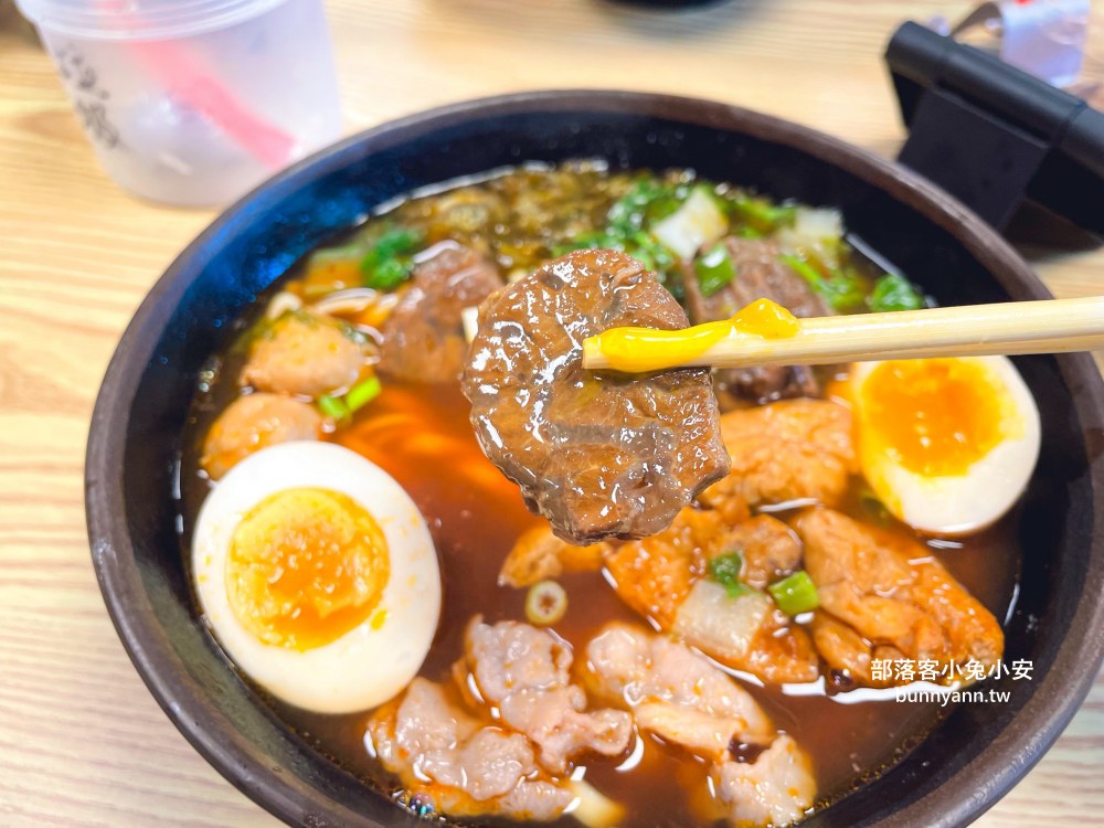 新北【低調十三香專業牛肉麵】隱藏版牛肉麵，高CP值迷人、低調卻超好吃