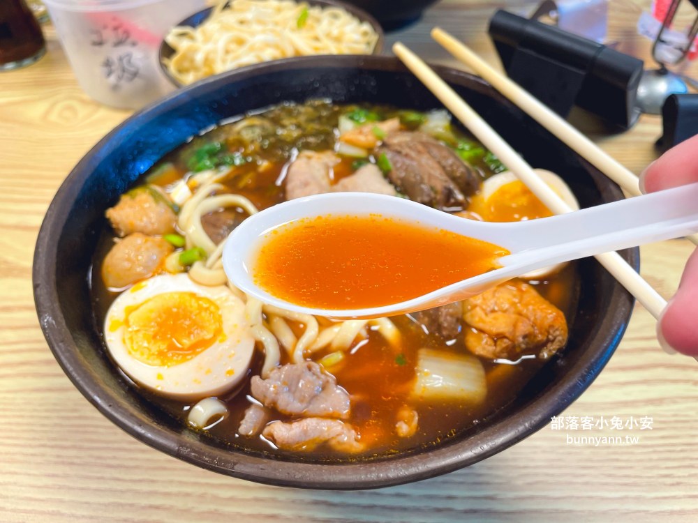 新北【低調十三香專業牛肉麵】隱藏版牛肉麵，高CP值迷人、低調卻超好吃