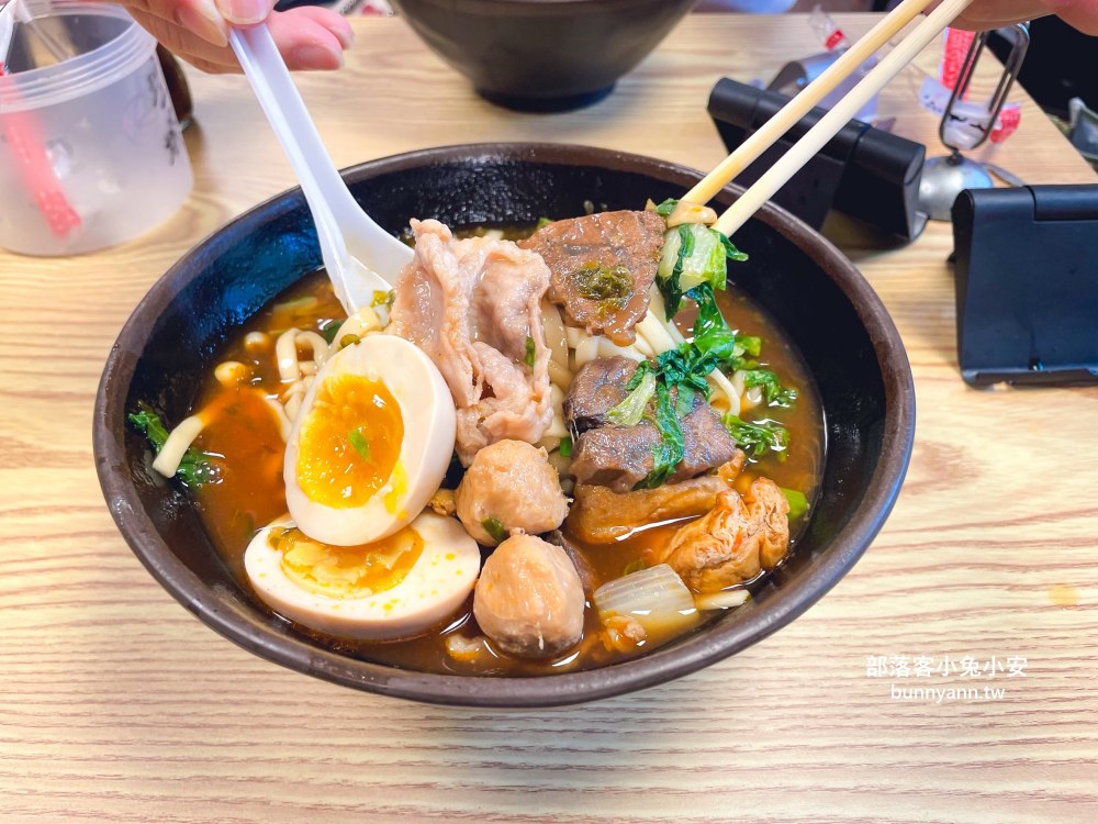 新北【低調十三香專業牛肉麵】隱藏版牛肉麵，高CP值迷人、低調卻超好吃