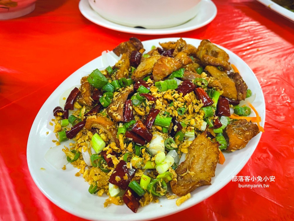 新竹【劉家莊燜雞】新埔鎮好吃的噴汁鐵盒烤雞