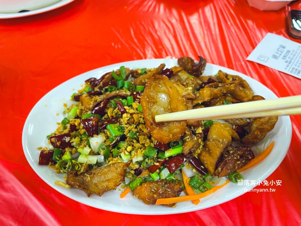 新竹【劉家莊燜雞】新埔鎮好吃的噴汁鐵盒烤雞