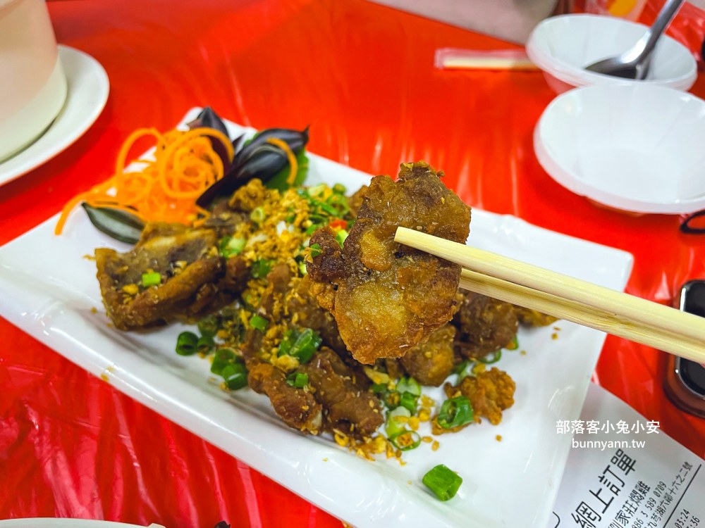 新竹【劉家莊燜雞】新埔鎮好吃的噴汁鐵盒烤雞