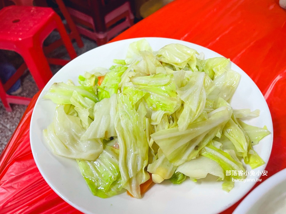 新竹【劉家莊燜雞】新埔鎮好吃的噴汁鐵盒烤雞