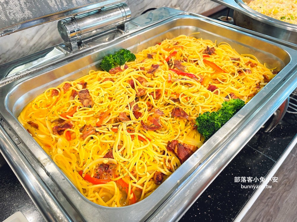 台中【品東西自助百匯】擁有50道料理的北屯區平價吃到飽餐廳