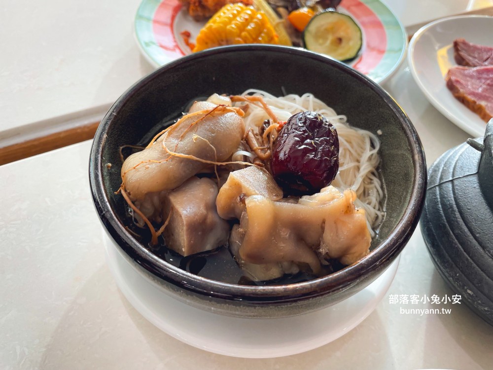 台中【品東西自助百匯】擁有50道料理的北屯區平價吃到飽餐廳