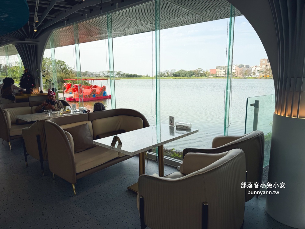 The QiAO 喬寓咖啡｜能夠一邊喝咖啡一邊欣賞湖景