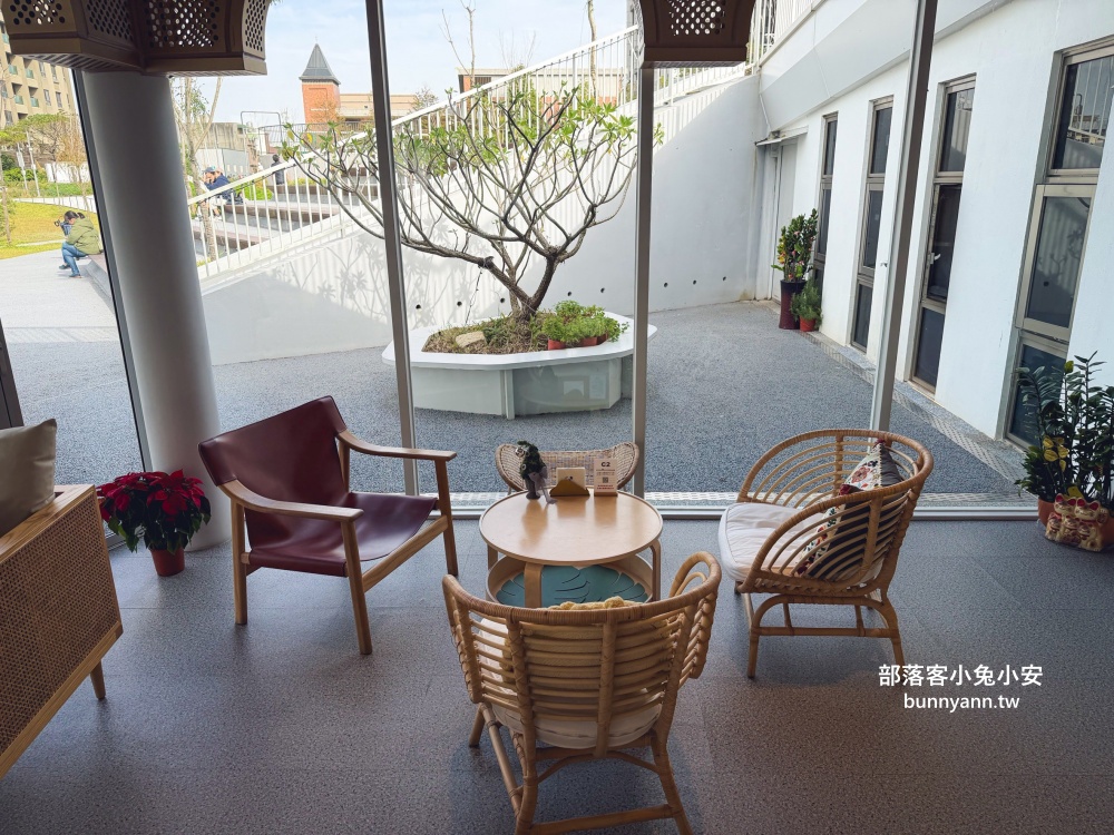 The QiAO 喬寓咖啡｜能夠一邊喝咖啡一邊欣賞湖景