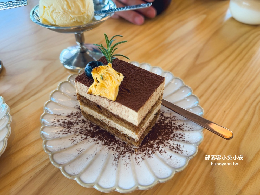 The QiAO 喬寓咖啡｜能夠一邊喝咖啡一邊欣賞湖景