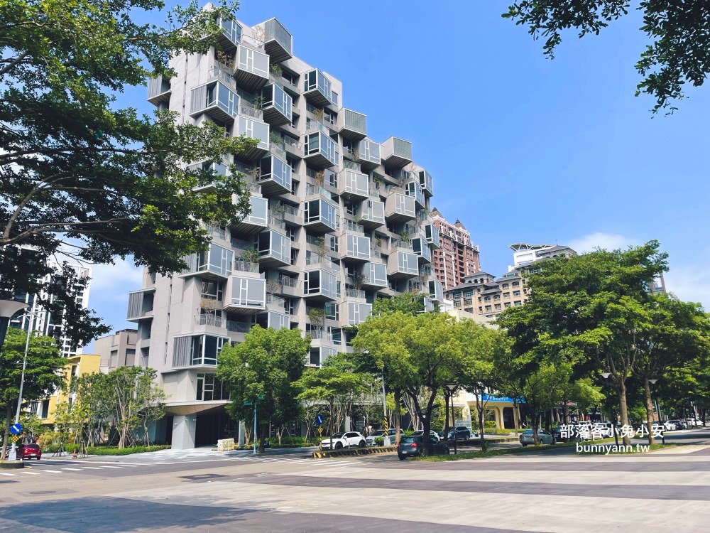 竹北【水圳森林公園】繞著碧綠湖水的步道，來回半小時輕鬆走完。