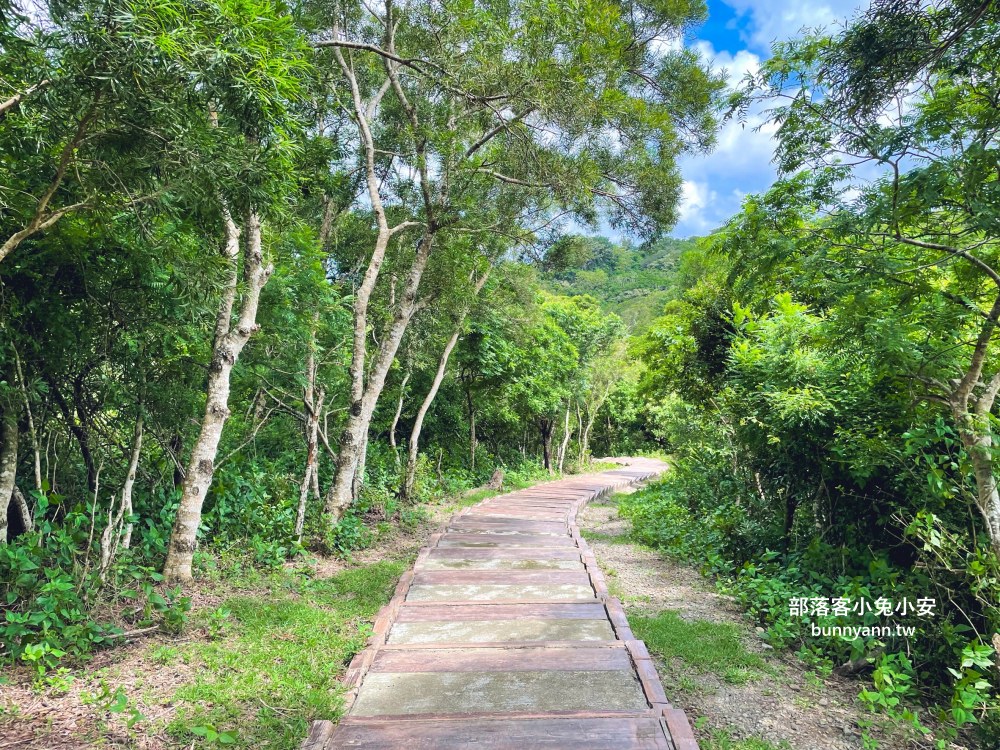 屏東【社頂自然公園】繞一圈半小時的礁岩洞穴環山步道