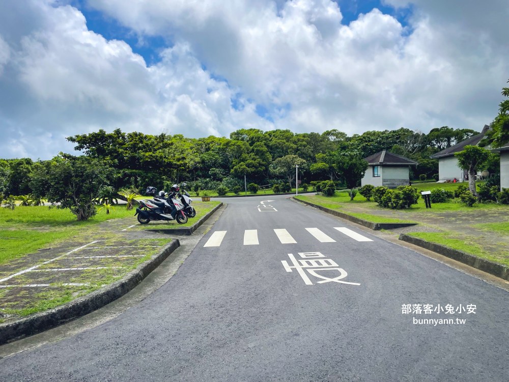 屏東【社頂自然公園】繞一圈半小時的礁岩洞穴環山步道