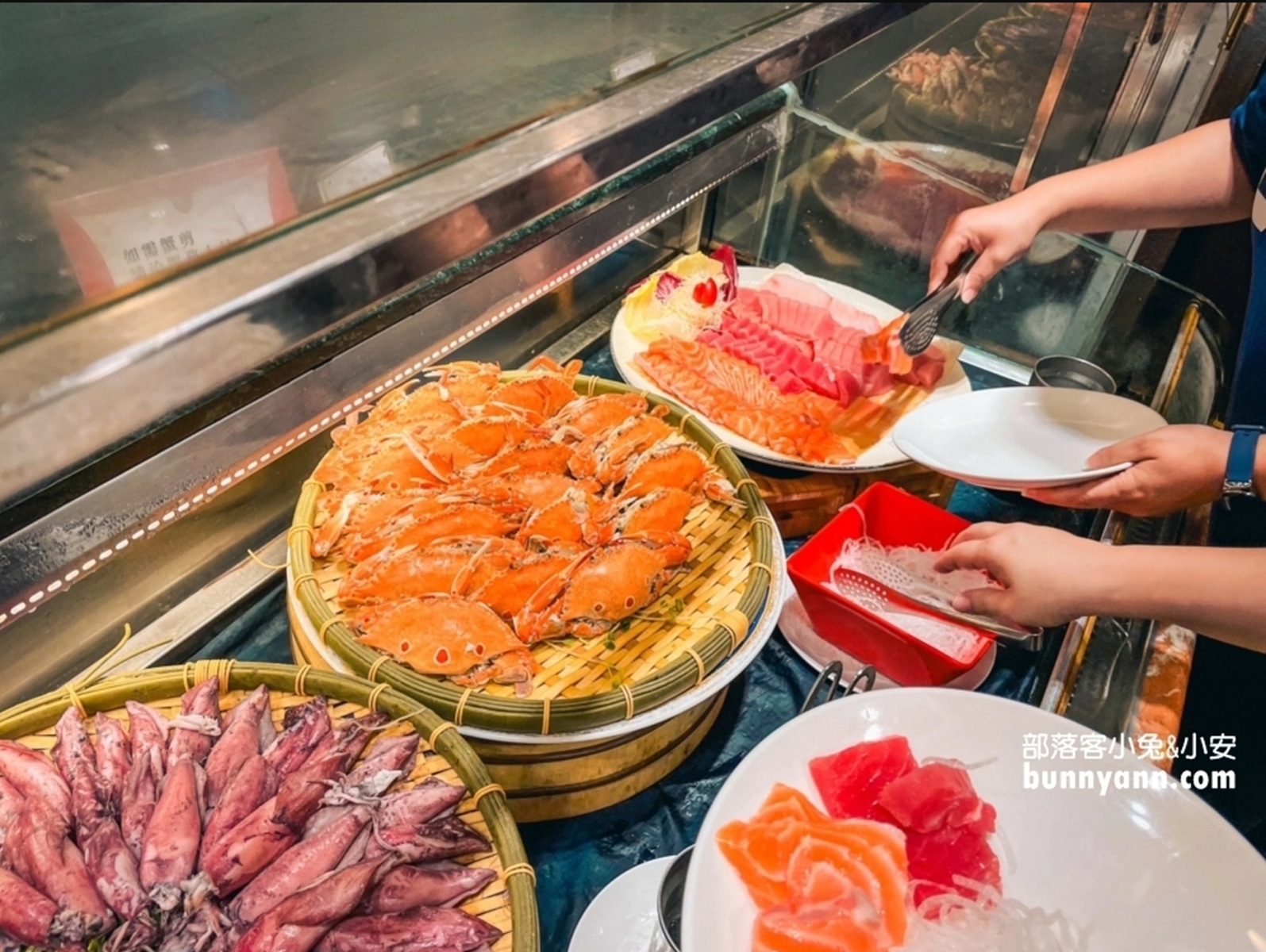 台中長榮吃到飽｜海鮮、熱炒、螃蟹、生魚片，柏克金啤酒無限暢飲超爽快！