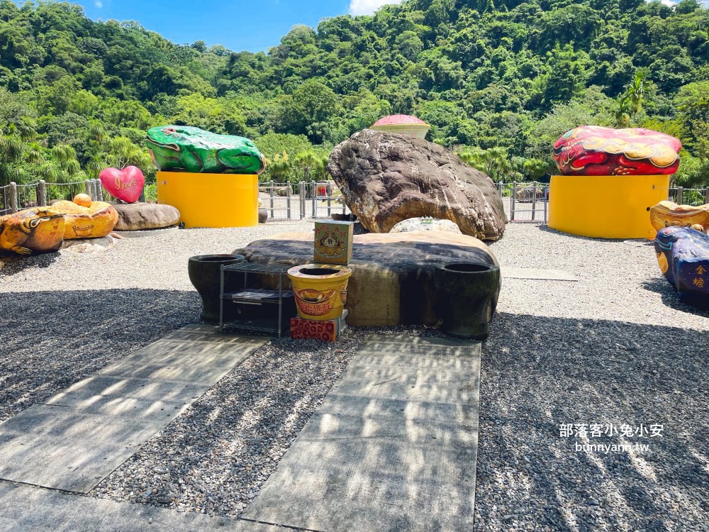 南投【元寶土地公廟】求財參拜必訪，土地公為你補財庫、發大財！