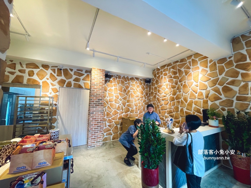 短腿阿鹿餅乾礁溪店，位在礁溪溫泉街上的超好吃起司風味曲奇餅乾