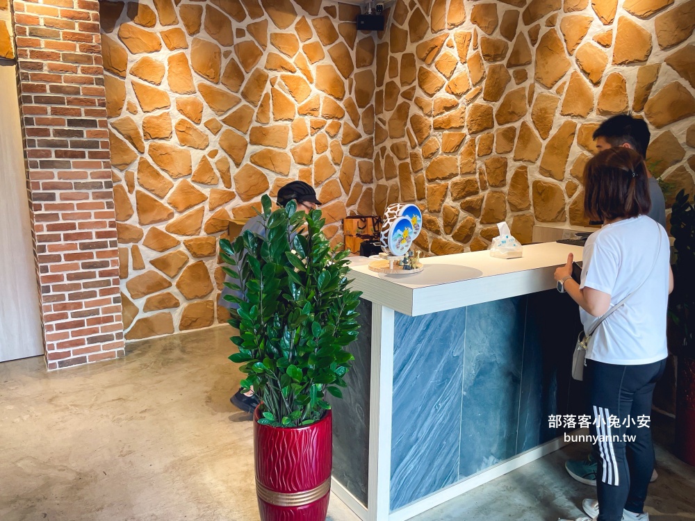 短腿阿鹿餅乾礁溪店，位在礁溪溫泉街上的超好吃起司風味曲奇餅乾