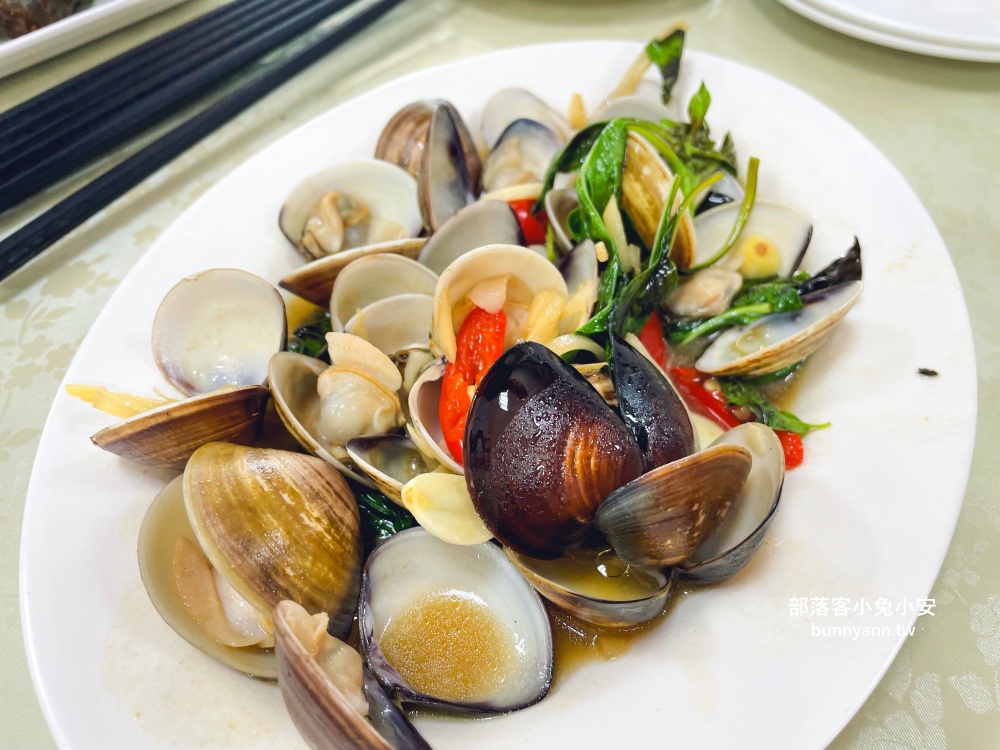 新北美食【老船長平價海鮮】必吃透抽米粉與清蒸黑喉，美味又鮮甜