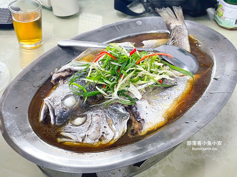 新北美食【老船長平價海鮮】必吃透抽米粉與清蒸黑喉，美味又鮮甜
