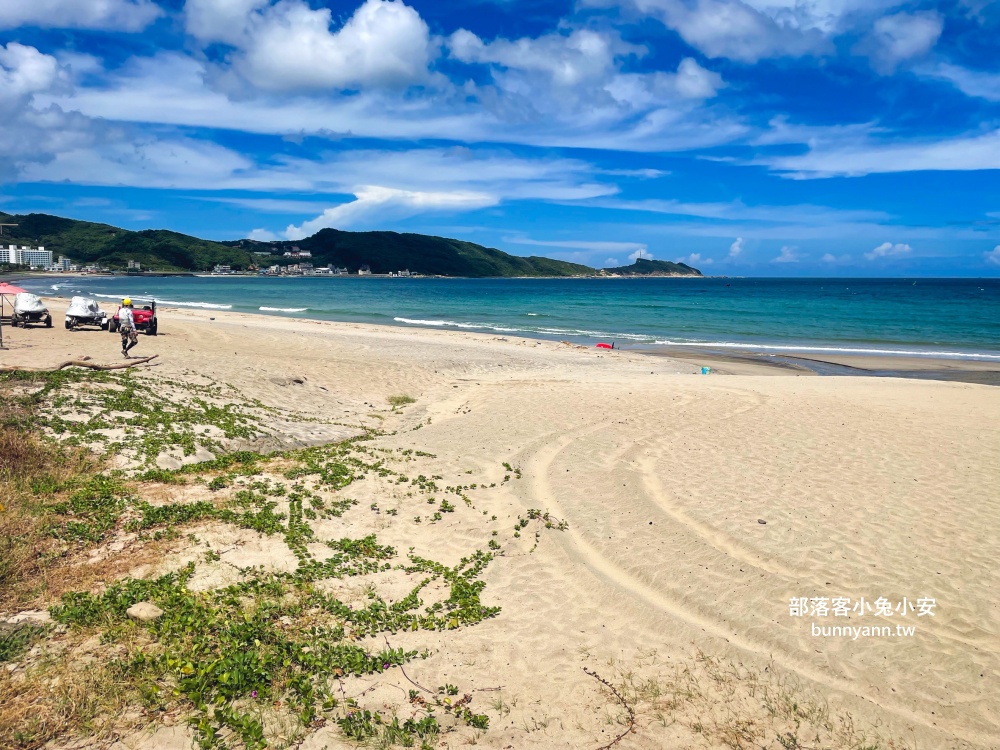 新北【萬里海水浴場】漫步瑪鋉運動公園溪畔步道，終點海水沙灘景色超級美