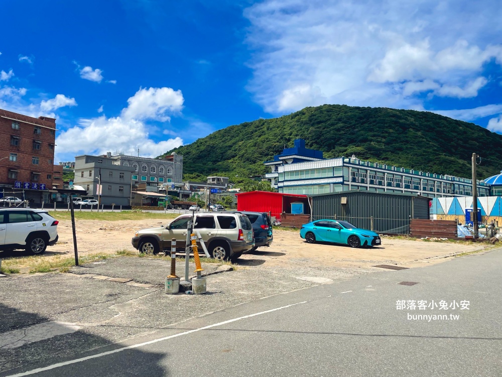 新北【萬里海水浴場】漫步瑪鋉運動公園溪畔步道，終點海水沙灘景色超級美