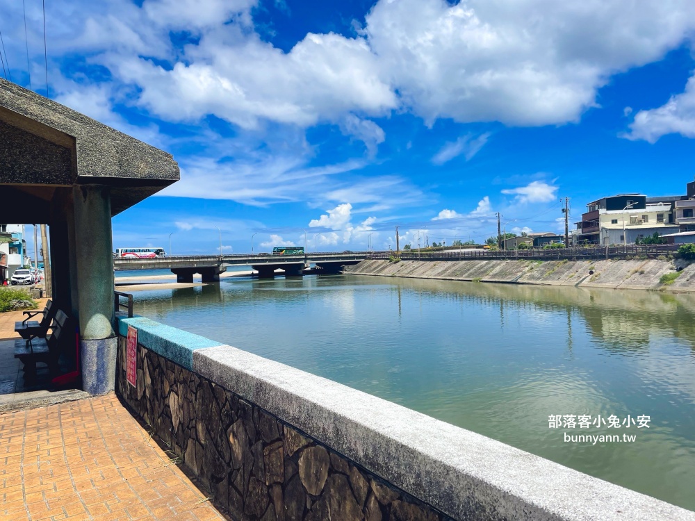 新北【萬里海水浴場】漫步瑪鋉運動公園溪畔步道，終點海水沙灘景色超級美